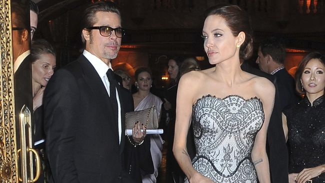Selama ini Angelina Jolie yang terus mengajukan gugatan, mulai cerai sampai dugaan kekerasan terhadap anak. Kini, giliran 'pion' Brad Pitt bergerak.