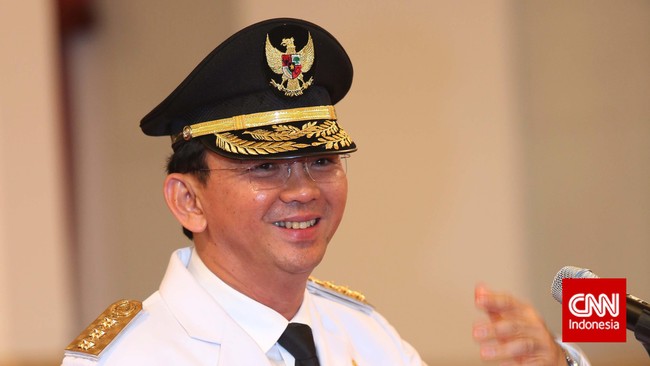 "Saya pernah ngomong siapa yang saya pilih? Djarot, Bambang DH, Sarwo Handayani," kata priab yang akrab dipanggil Ahok ini. Nama Boy, tidak Ahok sebut.