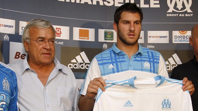 Transfer Andre-Pierre Gignac ke Olympique de Marseille pada 2010 lalu masih menyisakan sejumlah masalah bagi pejabat dan pengurus klub Perancis tersebut.