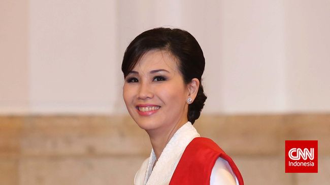 Sebagai istri Gubernur DKI Jakarta, Veronica Tan diberikan amanah untuk mengurus organisasi yang menggawangi desainer dan pengrajin di Jakarta.