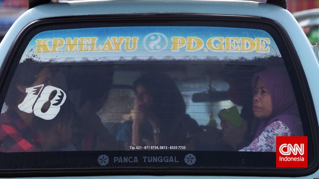 Kementerian ESDM berharap pemerintah daerah menurunkan tarif angkutan umum menyusul kebijakan penurunan harga bahan bakar minyak (BBM) jenis premium dan solar.