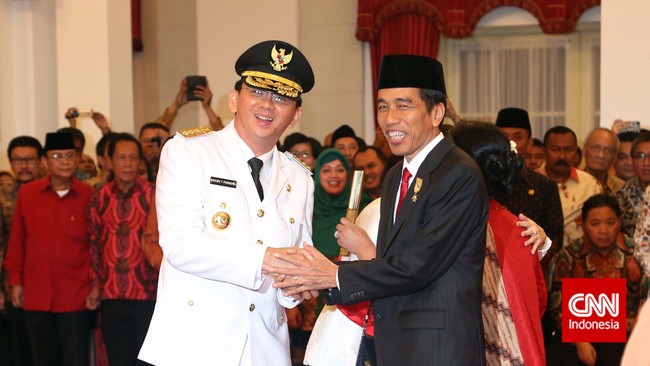 Ahok yang nonmuslim, oleh sejumlah ormas agama, dianggap tak pantas memimpin Jakarta yang mayoritas penduduknya menganut agama Islam.