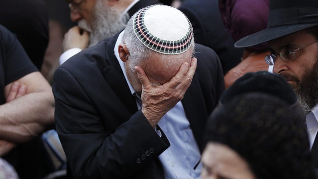 Seorang mahasiswa Israel yang merupakan jemaah Yahudi ditikam di kepala ketika tengah berdoa di sebuah sinagoga di New York, Selasa (9/12) dini hari.