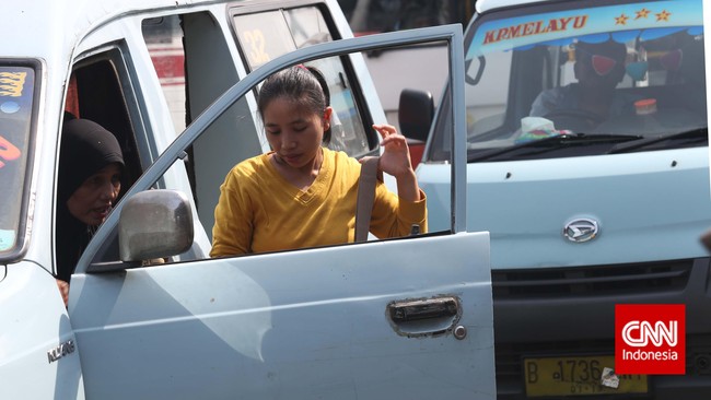Biaya sektor transportasi menyumbang inflasi terbesar sepanjang tahun ini, diikuti tarif listrik, dan cabai merah.