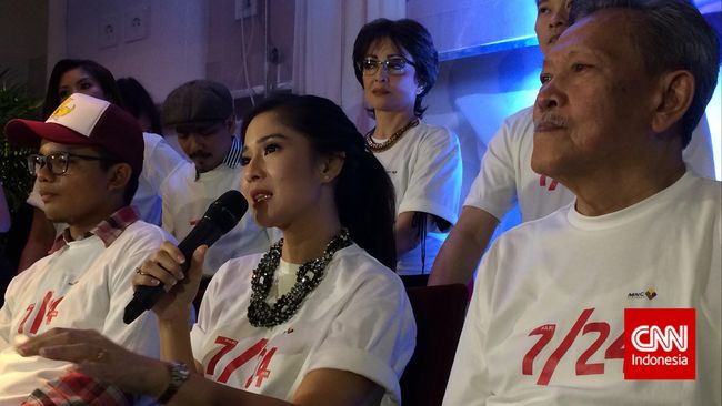 Film 7 Hari 24 Jam menyatukan dua pemain peran kondang, Lukman Sardi dan Dian Sastro sebagai suami istri. Mereka harus beradegan kocak, sekaligus romantis.