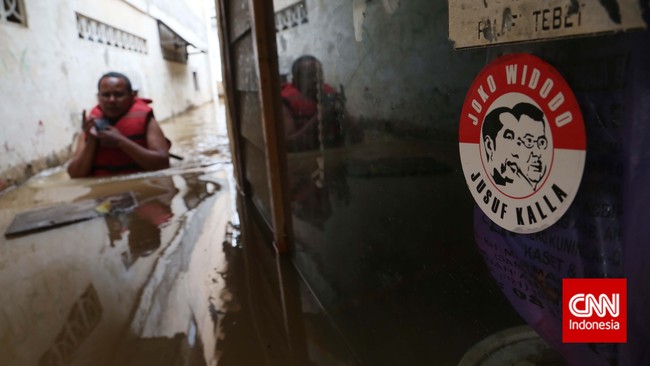 Pemerintah DKI Jakarta saat ini tak mungkin lagi mengantipasi banjir yang akan datang sekitar dua bulan lagi. Ahok didesak siapkan layanan pengungsi.