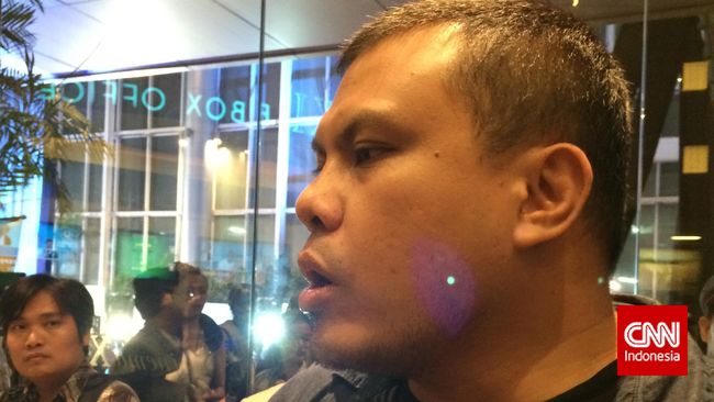 Festival Film Indonesia 2015 menobatkan Joko Anwar sebagai Sutradara Terbaik melalui film 'A Copy of My Mind'.