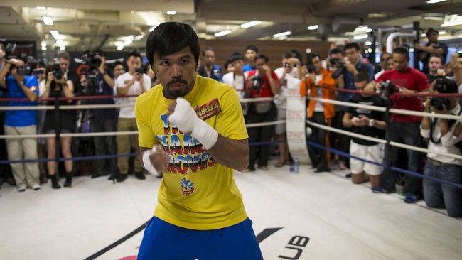 Hanya berselang dua pekan sejak berkomentar kontroversial soal homoseksual, tingkat popularitas Manny Pacquiao di Filipina turun drastis.