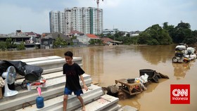 Rel Terendam Banjir, KRL Jakarta-Bogor Terhenti di Manggarai