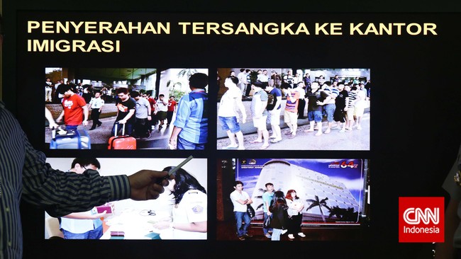 Kadispar Bali mendesak imigrasi untuk menerapkan deportasi dan mencekal WNA yang telanjang di pohon Pura Babakan Bali, bila terbukti benar.