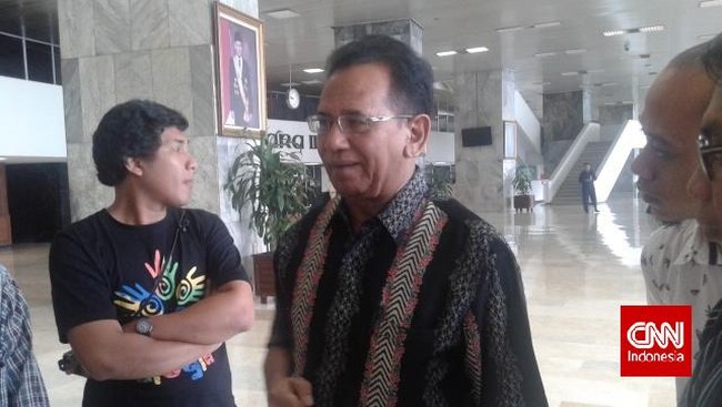 Baleg menilai perlu adanya pembahasan pembentukan pengaturan mengenai larangan atau persyaratan masuknya senjata api di kompleks parlemen