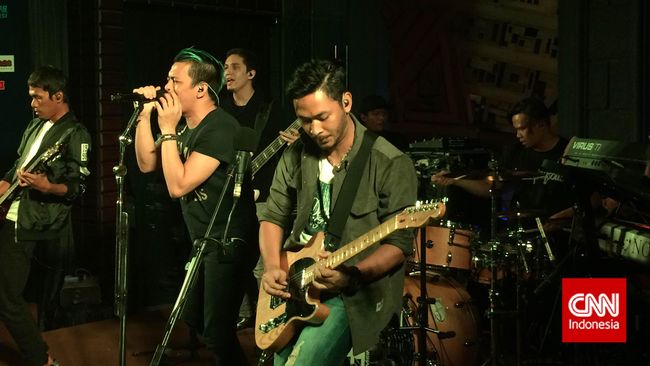 NOAH sudah menyiapkan additional drummer untuk menggantikan posisi Reza yang resmi hengkang sejak 1 Januari 2015. Tapi, mereka juga masih membuka pintu.