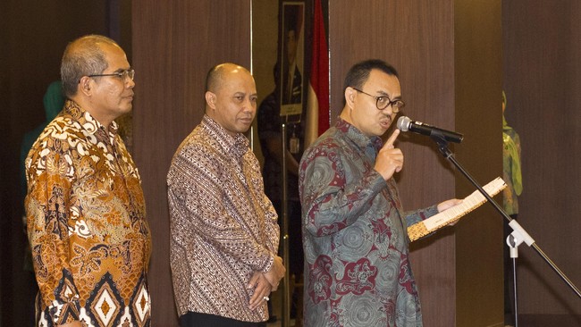Semakin cepat pemerintah menyetujui perpanjangan kontrak migas, semakin terjaga kapasitas produksi migas nasional.