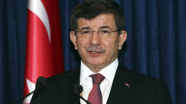 Perdana Menteri Turki, Ahmet Davutoglu menyatakan tidak akan membiarkan kota Azaz di Suriah utara jatuh ke milisi Kurdi, YPG.