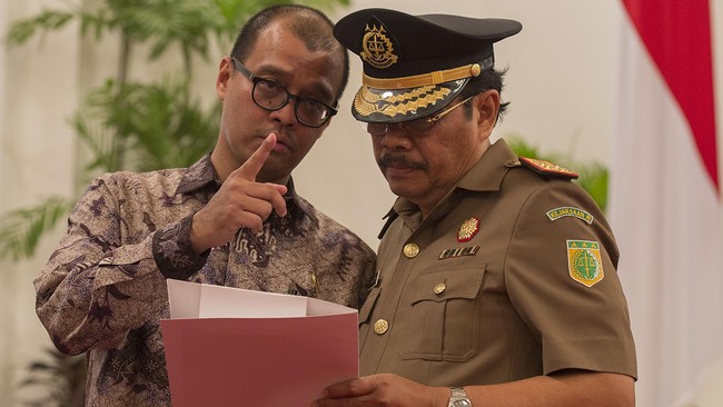 Politikus Partai Demokrasi Indonesia Perjuangan Masinton Pasaribu mengatakan Rini dan Andi dinilai punya kinerja yang tak cukup baik selama ini.