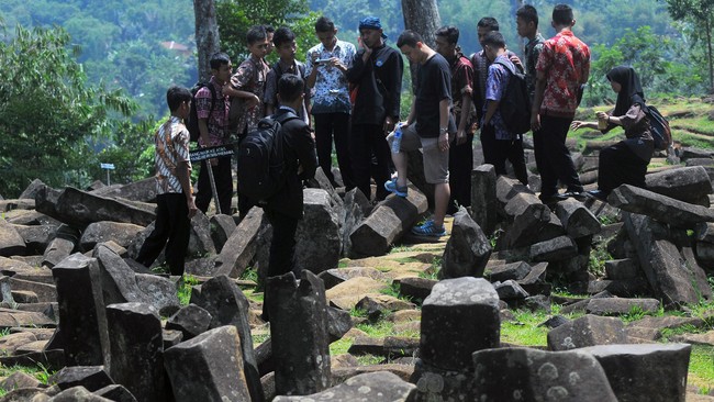 Piramid Toba, Sumut, tengah diteliti tim ahli lantaran diduga peninggalan peradaban kuno ribuan tahun sebelum masehi. Yakin? Simak fakta-faktanya sejauh ini.