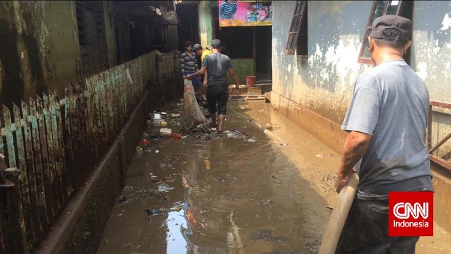 Dari puluhan titik banjir yang terpantau kemarin, tinggal kawasan Cipinang Melayu yang masih tergenang air dan akan surut beberapa jam ke depan.