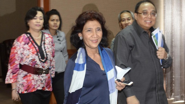 Dua menteri kabinet kerja sepakat mendukung Susi Pudjiastuti untuk meminta kenaikan gaji bagi PNS di instansinya kepada Jokowi.