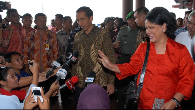 "Saya titip Ibu Menteri agar peringatan Hari Ibu dilakukan di desa atau kampung yang melibatkan sebanyak-banyaknya kaum perempuan dan ibu," tutur Jokowi.