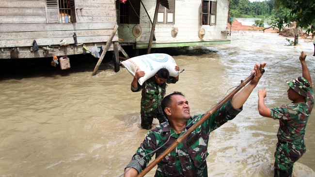 Selama ini Bintara Pembina Desa (Babinsa) dan prajurit di pos terdepan TNI Angkatan Laut dan Angkatan Udara hanya mendapat tunjangan Rp 50 ribu.