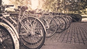 Di Jepang, Sepeda Pun Bisa Masuk Eskalator dan Parkir Sendiri