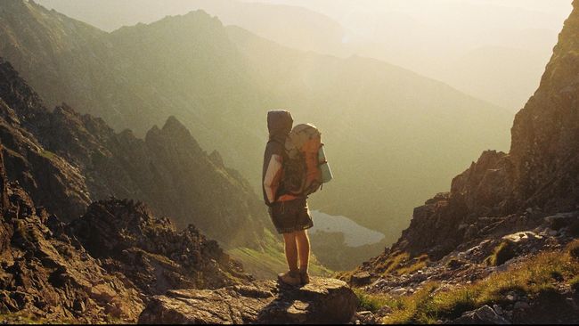 Kamu tidak bisa begitu saja datang ke gunung lalu mendakinya demi healing. Perlu persiapan yang matang dan lengkap bagi para pendaki gunung.