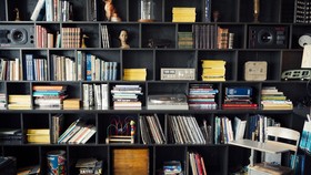 Jadi Tren Background, Rak Buku Gambarkan Kepribadian Orang