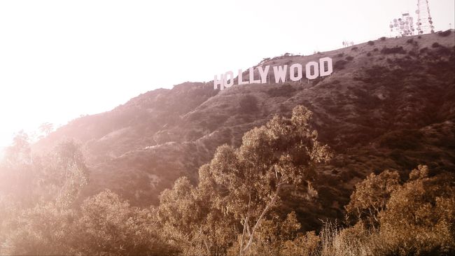 Seluruh upaya renovasi papan Hollywood di Los Angeles tersebut diperkirakan memakan waktu hingga delapan minggu.