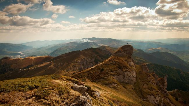 Desainer Shanghai, Guo Qingshan mengunggah foto liburan dan memberinya judul "Gunung Anak Anjing," foto itu menjadi sensasi di China dan jadi destinasi wisata.