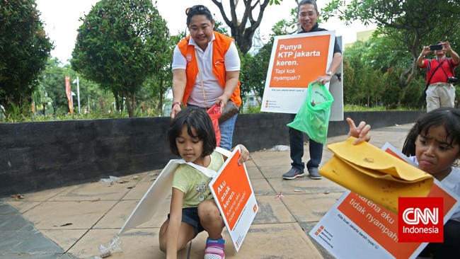 Tanpa disadari kita mungkin menganggap membuang sampah sembarangan adalah hal yang biasa. Namun faktanya membuang sampah itu merugikan kita lho.
