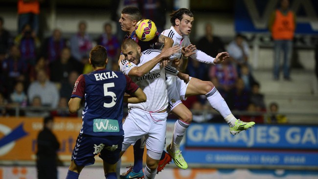 Bertandang ke markas Eibar, Real Madrid mampu unggul 1-0 di babak pertama melalui gol James Rodrigeuz dan tampil dominan dan menguasai permainan.