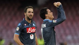 Dua Gol Higuain Menangkan Napoli atas Genoa