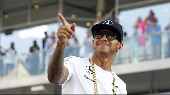 Lewis Hamilton punya profesi baru. Pria tampan ini tak hanya menjadi pembalap, kini ia mengikuti jejak kekasihnya, Nicole Scherzinger untuk menjadi penyanyi.