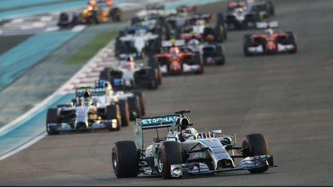 Hamilton berhasil menjadi juara dunia usai memenangi GP Abu Dhabi, Minggu (23/11). Hasil antiklimaks dialami Nico Rosberg setelah mobilnya mengalami masalah.