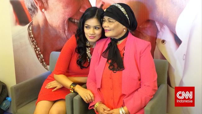 Percaya diri adalah salah satu rumus sukses untuk menjadi bintang. Bagi artis cantik Titi Kamal, rasa percaya dirinya tumbuh berkat jasa sang bunda.