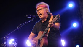 Iwan Fals Ingin Menyanyikan Lagu Indonesia Raya Tiga Stanza