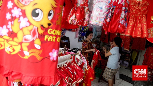 Kerusuhan pada Mei 1998 menyisakan kenangan buruk bagi sebagian warga etnis Tionghoa di Glodok. Salah satunya adalah panggilan diskriminatif 'Cina.'