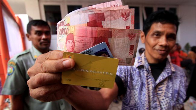 Pencairan bantuan sosial (bansos) Program Keluarga Harapan (PKH) kini memasuki tahap 4. Lalu, benarkah PKH tahap 4 cair bulan ini?