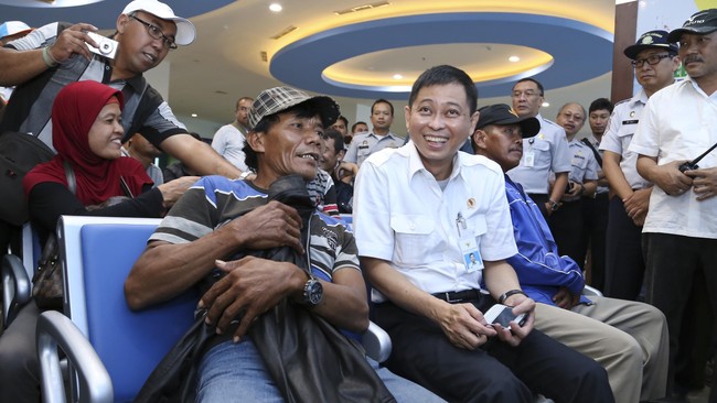 Menteri Perhubungan Ignasius Jonan yang turut diundang mengikuti rapat kerja dengan Komisi V DPR, justru memilih terbang ke Pangkalan Bun, Kalimantan Tengah