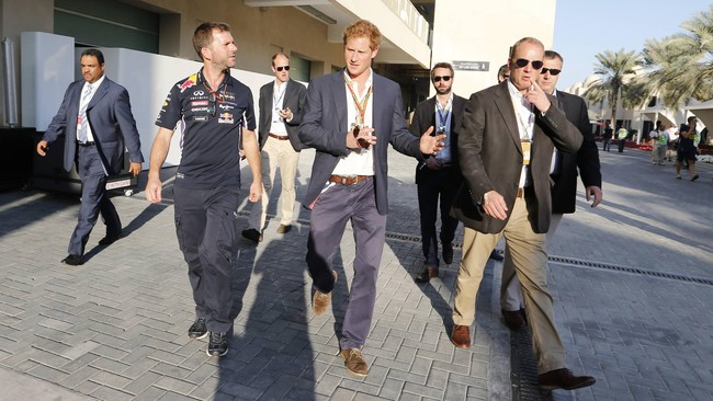 Kemenangan Lewis Hamilton menuai pujian dari Pangeran Harry dan Perdana Menteri Inggris David Cameron.