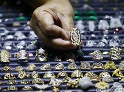 Penjualan Emas di Cikini Loyo, Banyak Toko Masih Tutup-Pengunjung Sepi