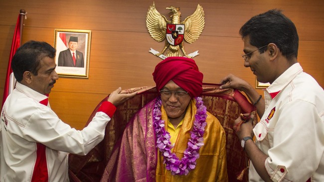 Politikus Partai Golkar Agun Gunandjar menilai Ketua Umum Partai Golkar Aburizal Bakrie penakut karena telah mereka pertemuan DPD I dan DPD II.