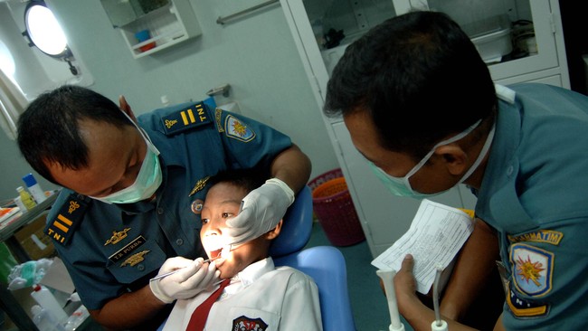 Yuk, coba beberapa tips ini agar anak tak takut lagi ke dokter gigi!