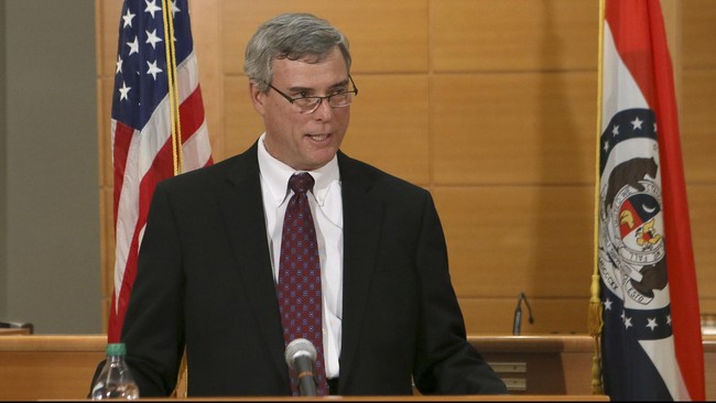 Polisi Darren Wilson, menembak mati pemuda bernama Michael Brown. Kasus ini memicu protes soal aksi rasisme polisi terhadap warga kulit hitam di Amerika.