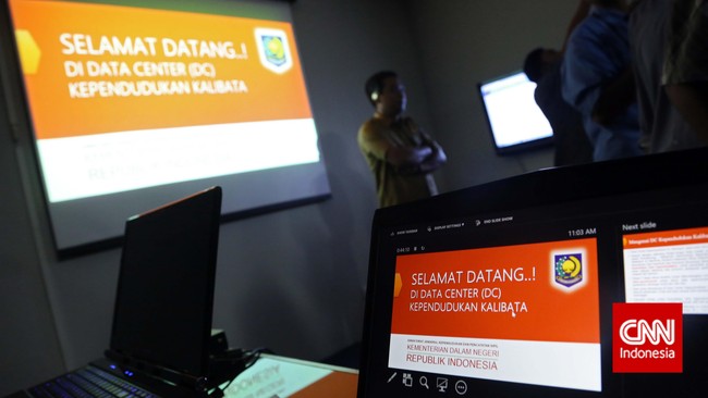 Selain Sugiharto, KPK juga memeriksa dua saksi lain untuk mengonfirmasi keterlibatannya dalam kasus tersebut.