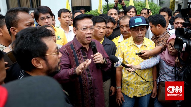 "Sekali lagi kami tegaskan kami tak akui hasil Munas Bali. Munas itu jelas-jelas telah didesain untuk memenangkan satu calon ketum," kata Agung Laksono.
