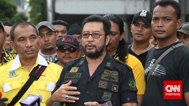 Tanpa mau hirau dengan kubu Aburizal Bakrie, Tim Penyelamat Partai Golkar mengaku bakal terus berada dan menguasai kantor DPP Golkar.