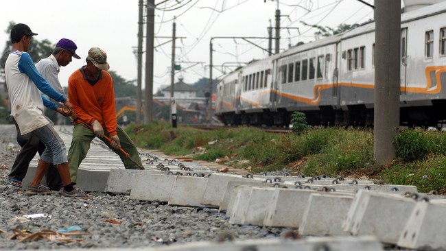 Meski ditopang proyek Mass Rapid Transport (MRT) kinerja WTON kuartal I 2015 melambat dibandingkan periode yang sama tahun sebelumnya.