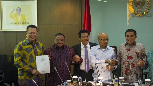 Desmond mengatakan pertemuan untuk membahas pencabutan rencana revisi UU KPK yang baru saja resmi masuk ke dalam Prolegnas Prioritas 2015.