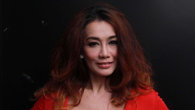 Reza Artamevia, Elma Theana, memilih mencari damai lewat sosok Aa Gatot Brajamusti. Tapi sekarang itu malah jadi sumber masalah.